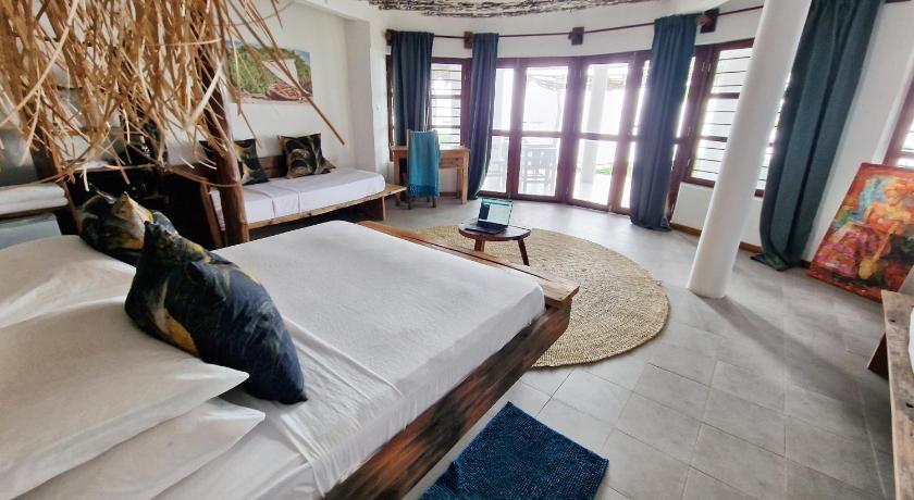 Image of Quadruple Room with Sea View 1