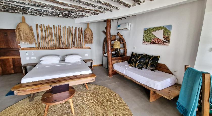 Image of Quadruple Room with Sea View 5