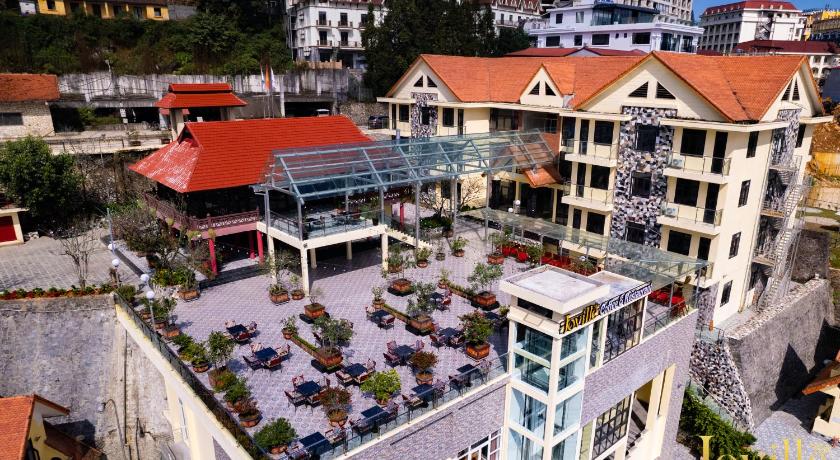 サパ JOVILLE HOTEL SAPA 4つ星 ホテル 外観