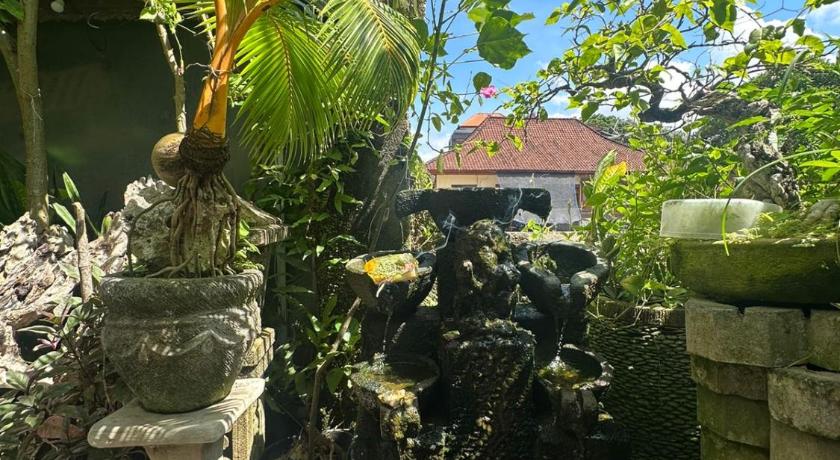 Sari Buana Bed and Breakfast - image 9