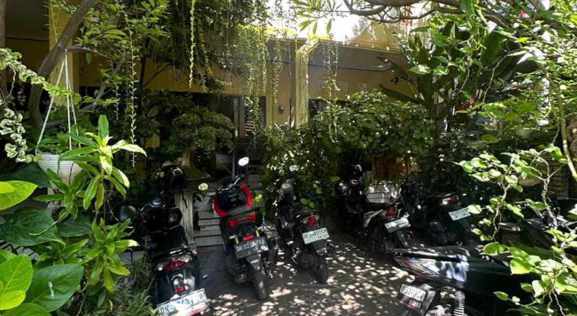 Sari Buana Bed and Breakfast - image 5