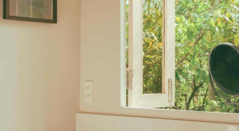 Image of Bungalow with Garden View 2
