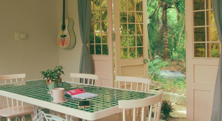 Image of Bungalow with Garden View 11