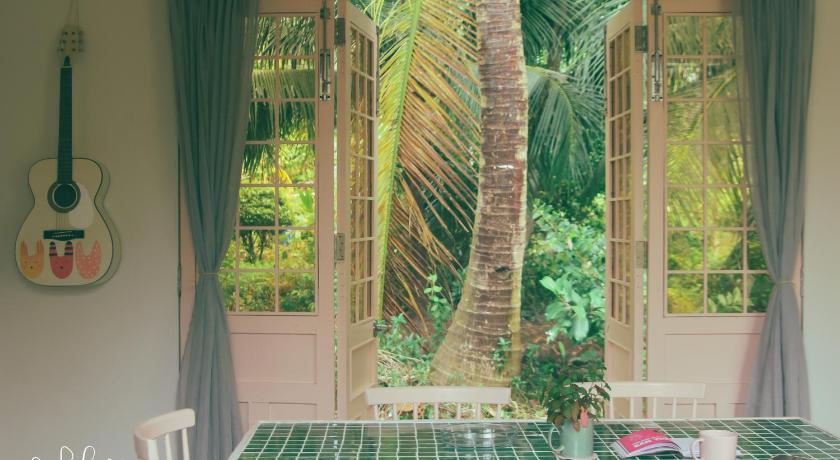 Image of Bungalow with Garden View 5