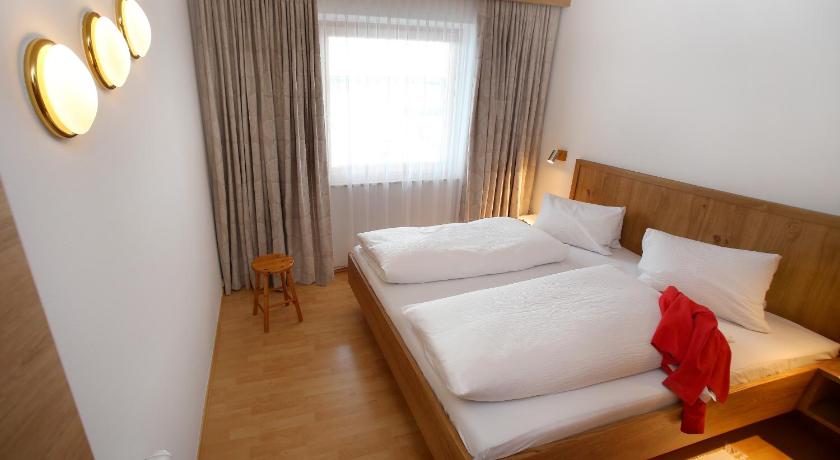Image of Superior One-Bedroom Apartment (4 Adults) 7