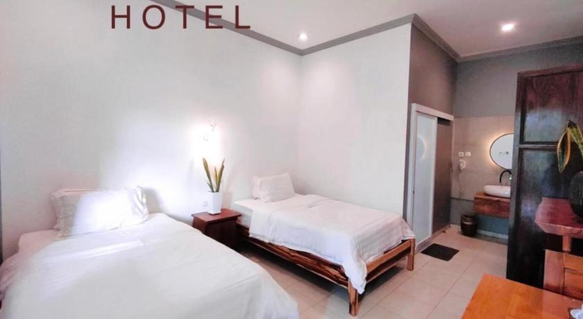 Image of Deluxe Double Room with Shower 9