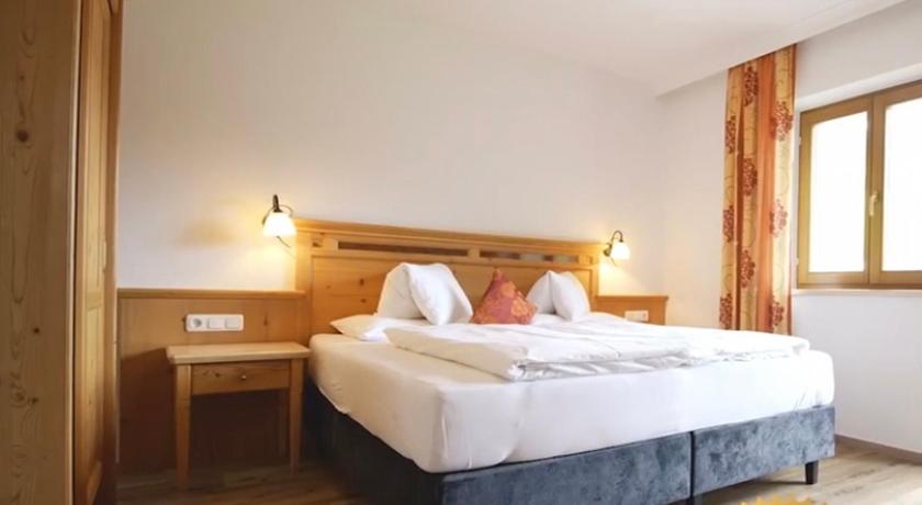 Image of Double Room with Balcony (2 Adults + 1 Child) 1