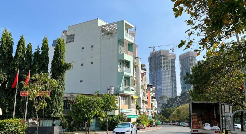 Sunny Haven Apartments - image 2
