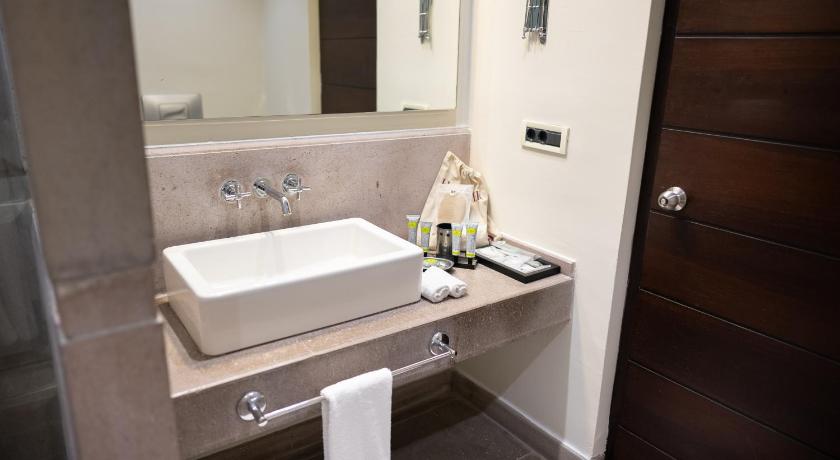 Image of Deluxe Double Room with Sea View 2