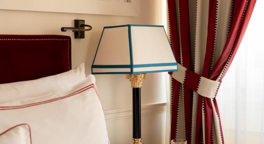 Image of Standard suite family 9