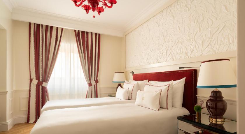 Image of Standard suite family 1