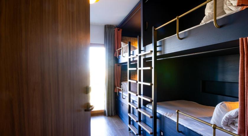 Image of Bed in a 8 Bed Mixed Room 6