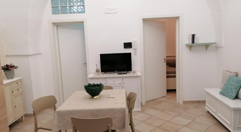 ELISEA HOUSE MARIO PAGANO