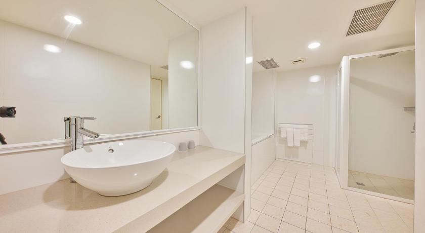 Image of 2 Doubles Deluxe Suite 2