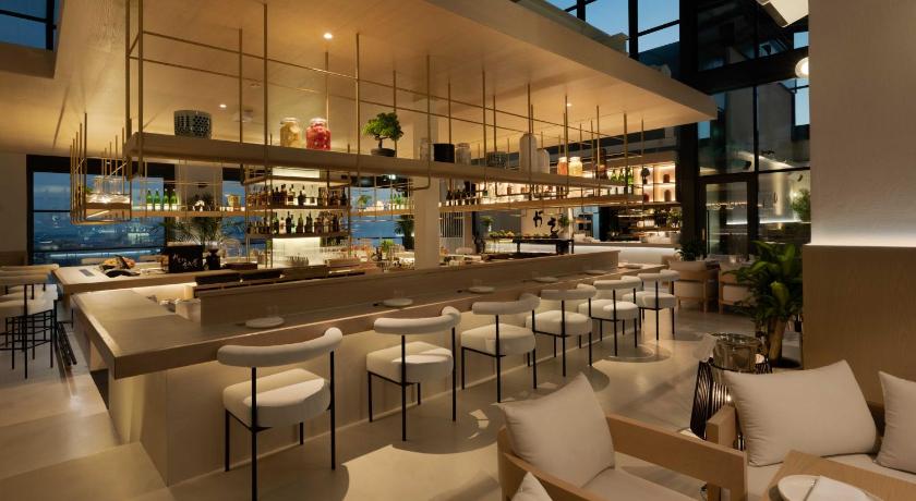 Hyatt Centric Jumeirah Dubai - image 11