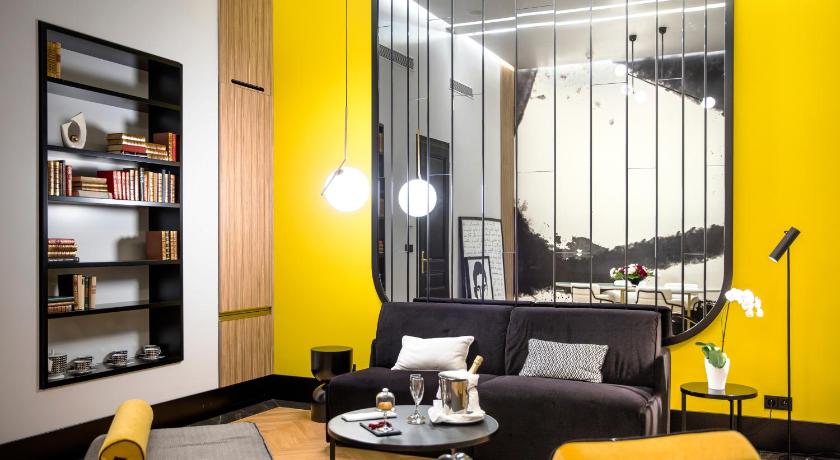 Image of Kafka Suite with One King Bed and Sofa - City View 3