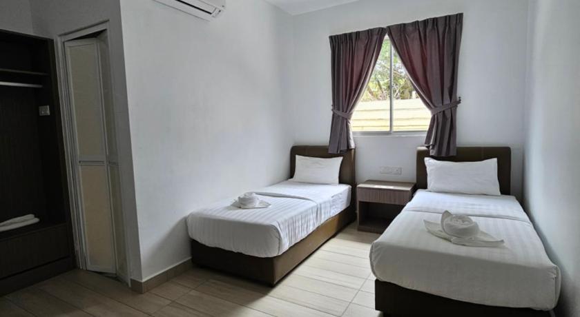 Image of Deluxe Twin 1