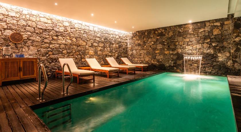 ジネシェス SENSI Azores Nature and SPA 5つ星 ホテル プール