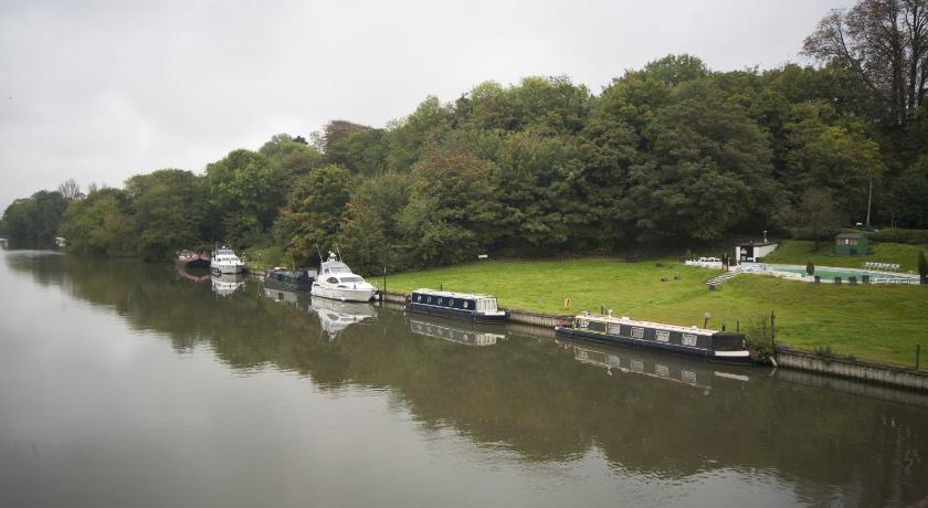 Shillingford Bridge Hotel