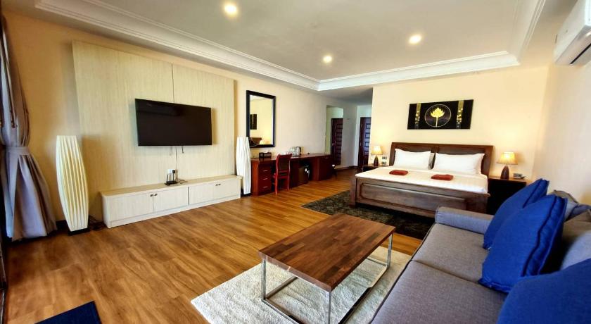 Image of Luxury Beachfront Suite 3