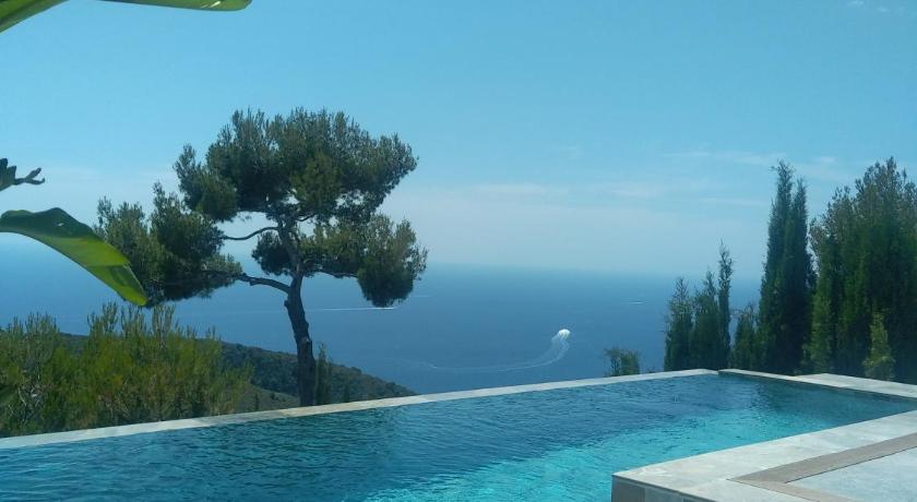 Eze - Appartement dans bas de villa avec piscine pres de Monaco