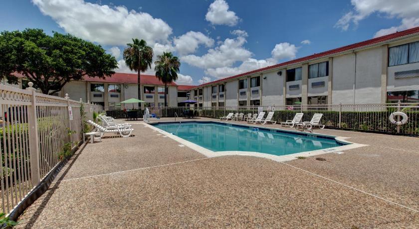 Executive Inn & Suites photo