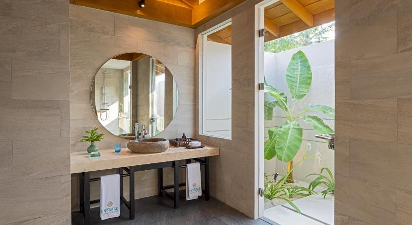 รูปของTwo Bedrooms Presidential Beach Villa with Pool 2