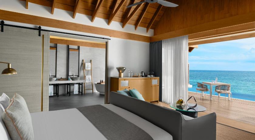 รูปของโอเวอร์วอเทอร์ พูล วิลลา วิวอาทิตย์ตก (Sunset Water Villa with Pool) 0