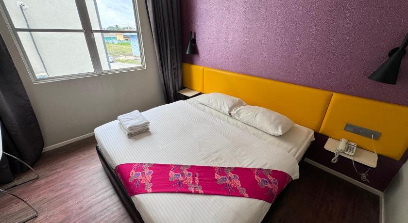 Image of Standard Queen Room with Window 13