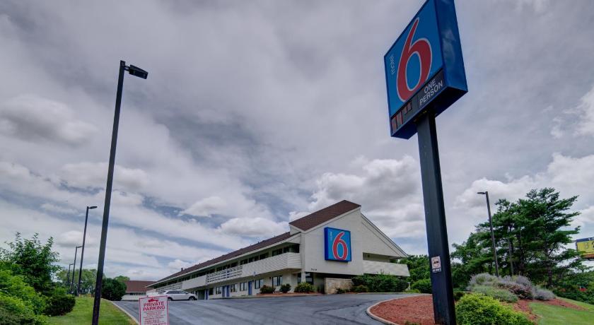 Motel 6-Kansas City, MO