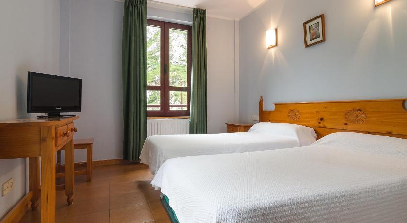Image of Double Room with Extra Bed 1