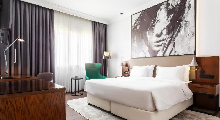 Image of 1 Bedroom Deluxe 3