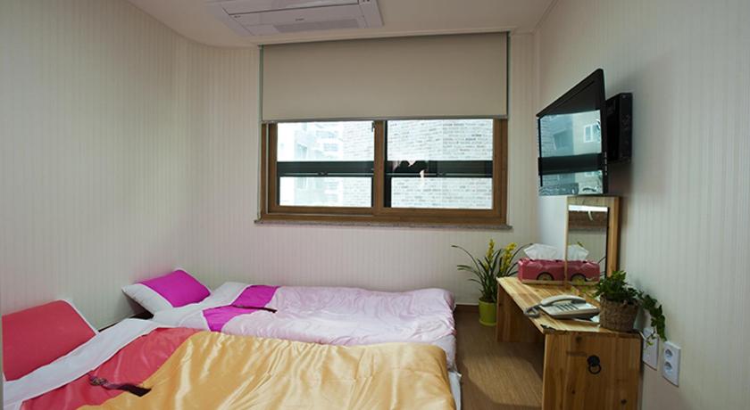 รูปของห้องมาตรฐาน ขนาดใหญ่ เตียงแฝด (Standard Large Twin) 1