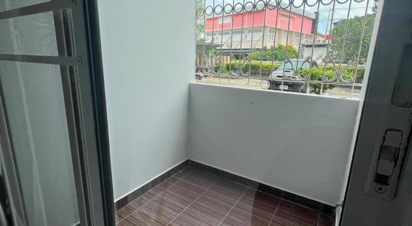 Image of King Size Bedroom 7