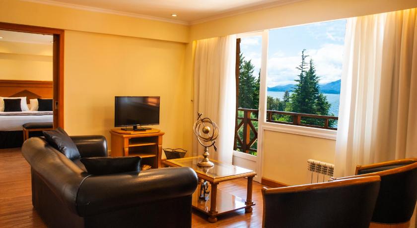 Image of Suite with Lake View 0
