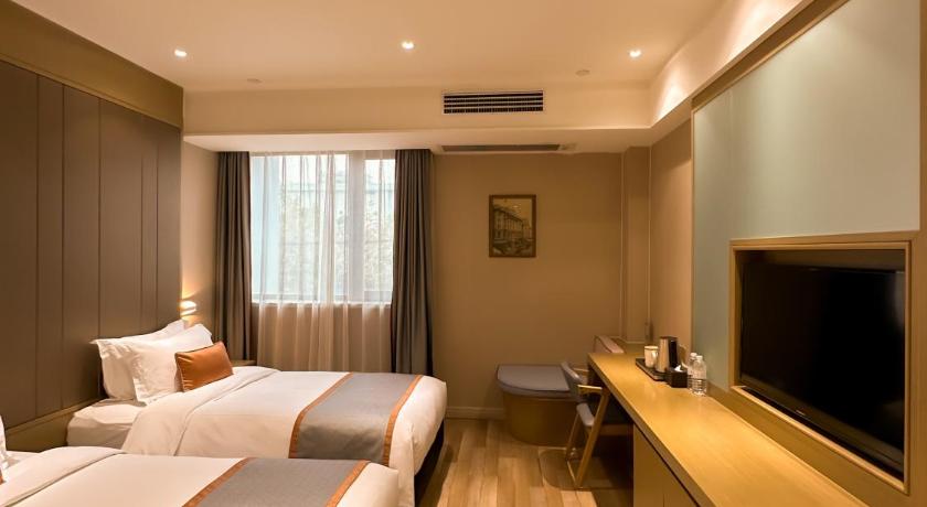 Image of Deluxe King Room 1