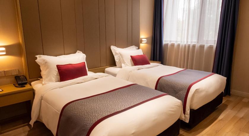 Image of Deluxe King Room 6