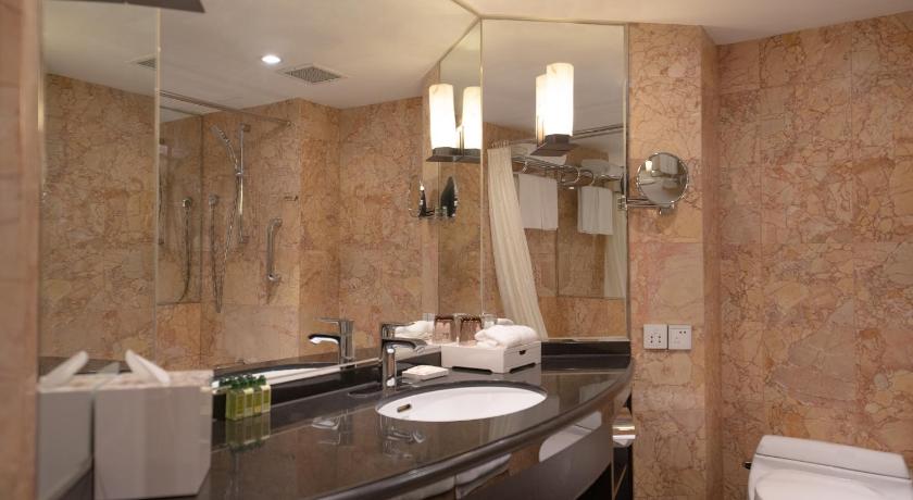Image of Jinling Tower Luxury Suite 2