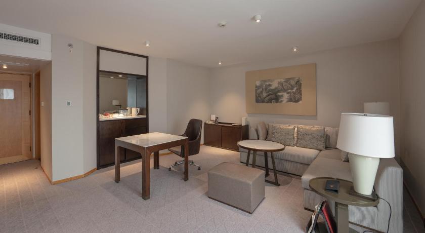 Image of Jinling Tower Luxury Suite 0