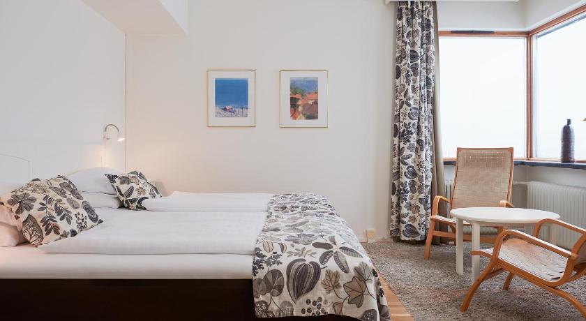 Image of Superior Twin Room with Sea View - Non-Smoking 1
