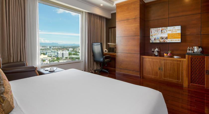 Image of Two-Bedroom Apartment with Lake View 6