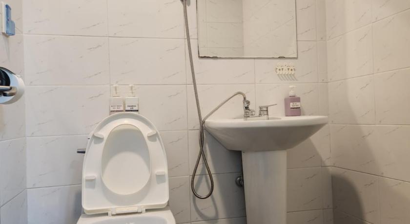 Image of Twin (en-suite) 2 Single Beds 3