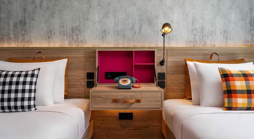 Image of Moxy Twin, Guest room, 2 Twin, City view 1