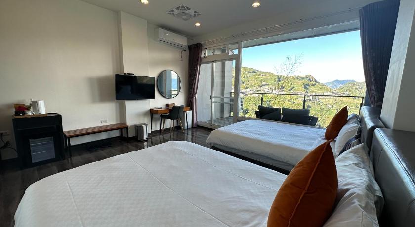 Image of Twin Room with Mountain View 0