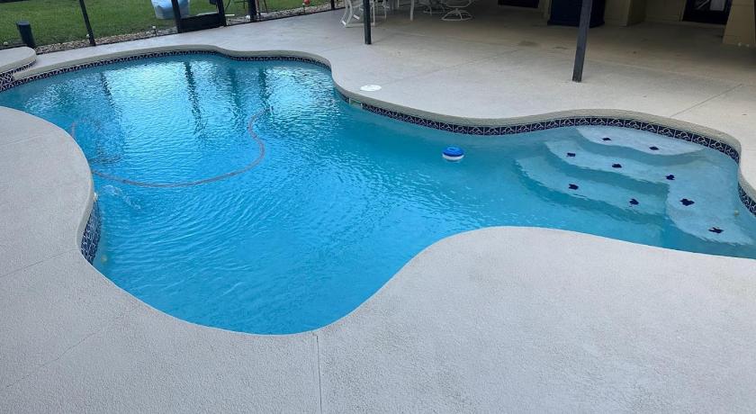 브랜던 (FL) Lake Valrico's Camelot Court with HEATED POOL & access to private lake 5성급 숙소 수영장