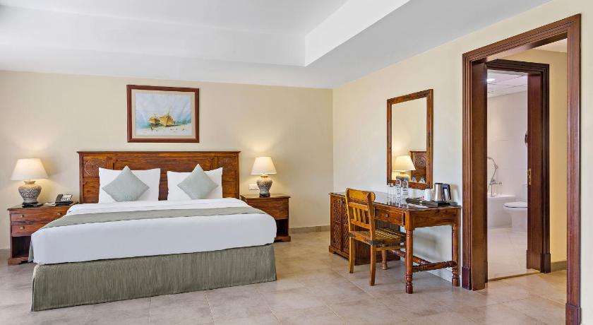 Image of Junior Suite with Pool View 6