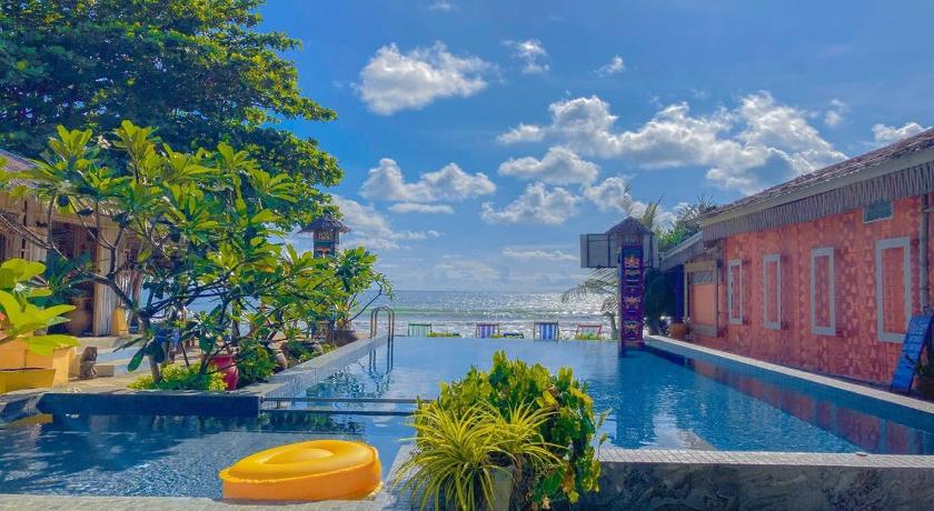 Image of Suite with Pool View 7