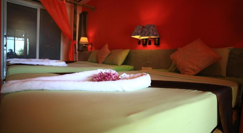 Image of Executive Triple Room 16