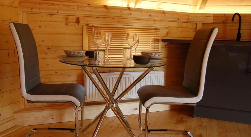 Romantic Rural Retreats - image 2