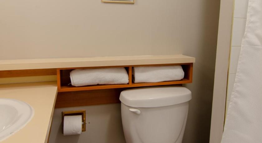 Image of Queen Room 12